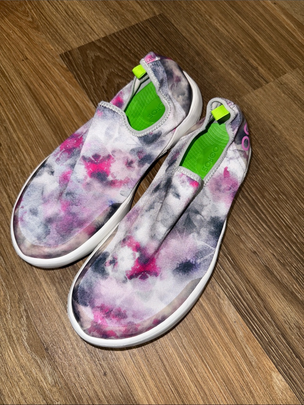 Oofos women’s size 10 slip on shoes EUC Smoke free